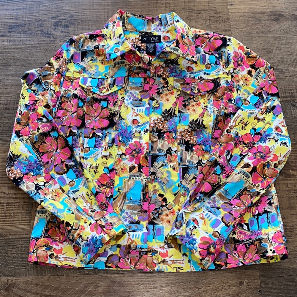 Attyre New York Colorful lightweight pullover jacket. Size M